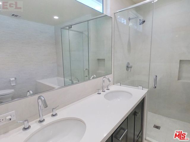 10749 Wellworth Avenue, Los Angeles, CA 90024