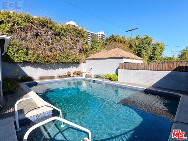 10749 Wellworth Avenue, Los Angeles, CA 90024