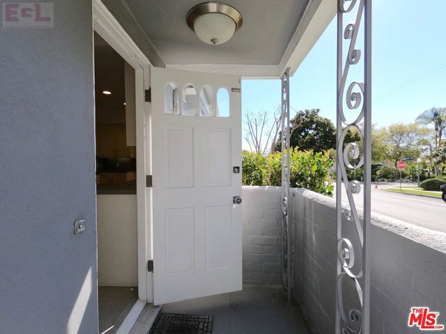 10749 Wellworth Avenue, Los Angeles, CA 90024