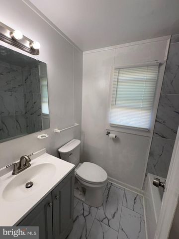2409 BLOOMSDALE RD, Levittown, PA 19057