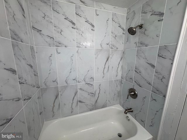 2409 BLOOMSDALE RD, Levittown, PA 19057