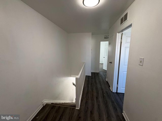 2409 BLOOMSDALE RD, Levittown, PA 19057
