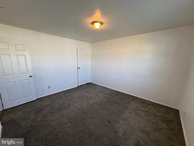 2409 BLOOMSDALE RD, Levittown, PA 19057