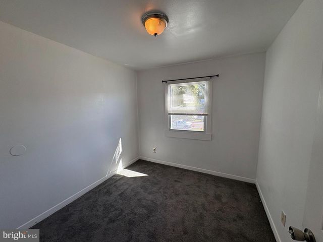 2409 BLOOMSDALE RD, Levittown, PA 19057