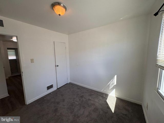 2409 BLOOMSDALE RD, Levittown, PA 19057