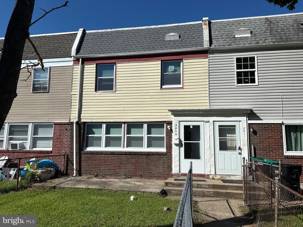 2409 BLOOMSDALE RD, Levittown, PA 19057