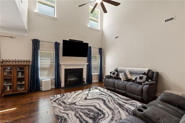 1826 Castle Gate Court, High Point, NC 27265