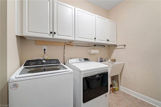 1826 Castle Gate Court, High Point, NC 27265