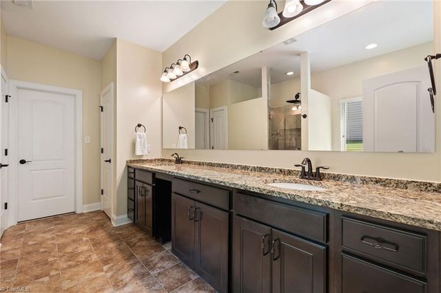 1826 Castle Gate Court, High Point, NC 27265
