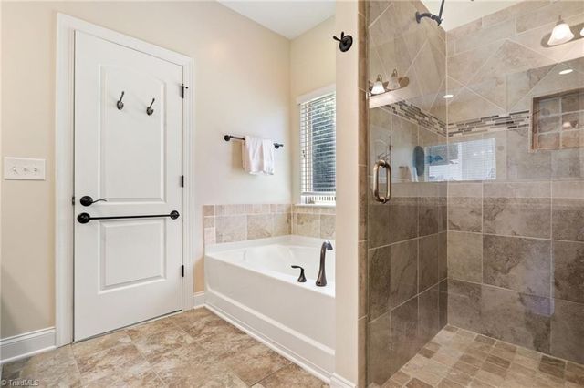 1826 Castle Gate Court, High Point, NC 27265