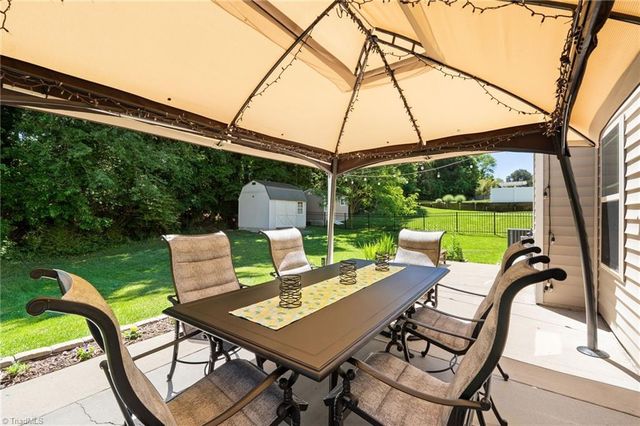 1826 Castle Gate Court, High Point, NC 27265