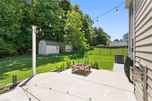 1826 Castle Gate Court, High Point, NC 27265