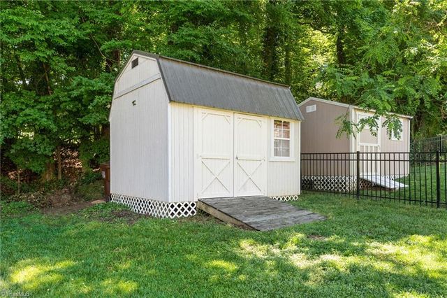 1826 Castle Gate Court, High Point, NC 27265