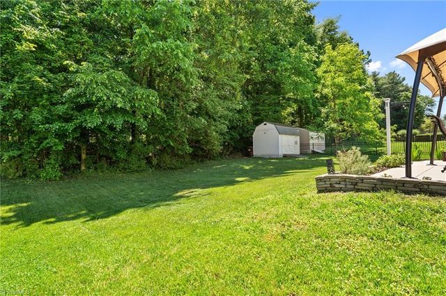 1826 Castle Gate Court, High Point, NC 27265