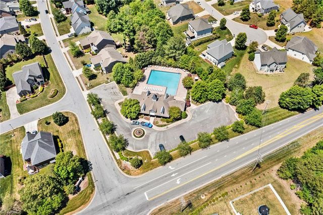 1826 Castle Gate Court, High Point, NC 27265