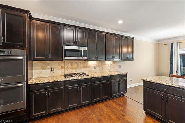 1826 Castle Gate Court, High Point, NC 27265