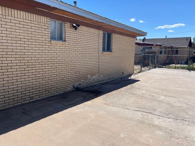 812 W Reinken Avenue, Belen, NM 87002
