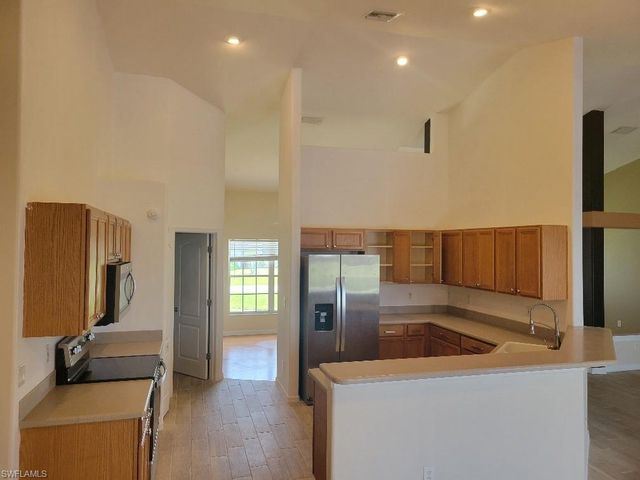 501 SW 9th ST, Cape Coral, FL 33991