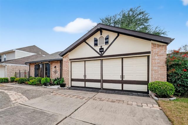 11939 Brook Meadows Lane, Stafford, TX 77477