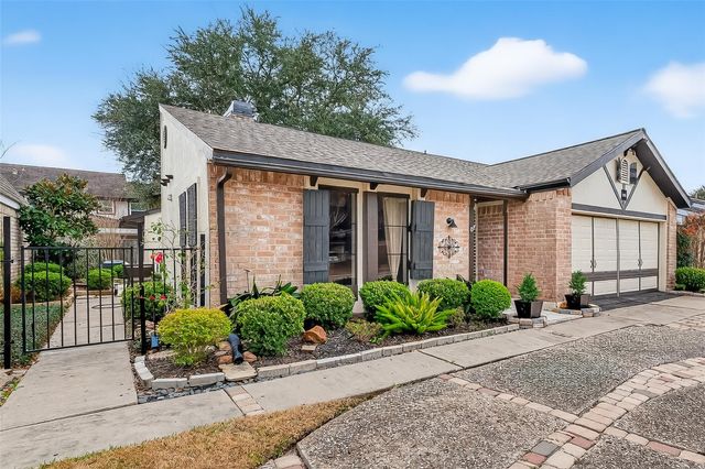 11939 Brook Meadows Lane, Stafford, TX 77477