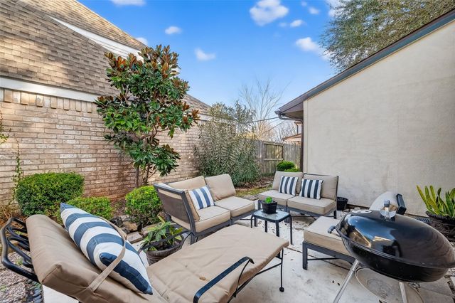 11939 Brook Meadows Lane, Stafford, TX 77477