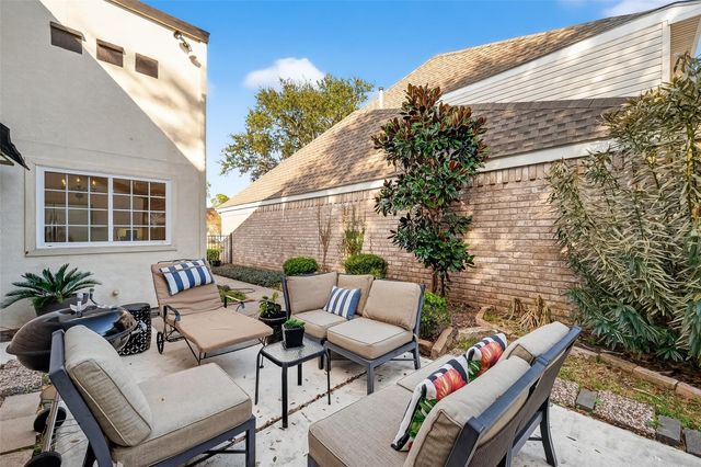 11939 Brook Meadows Lane, Stafford, TX 77477