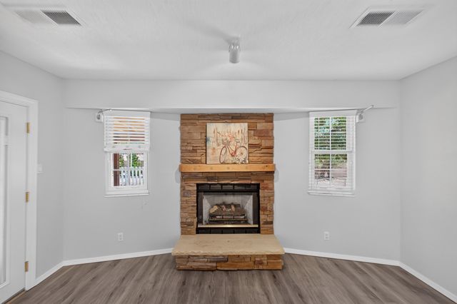 1400 Hillside Drive SW, Los Lunas, NM 87031