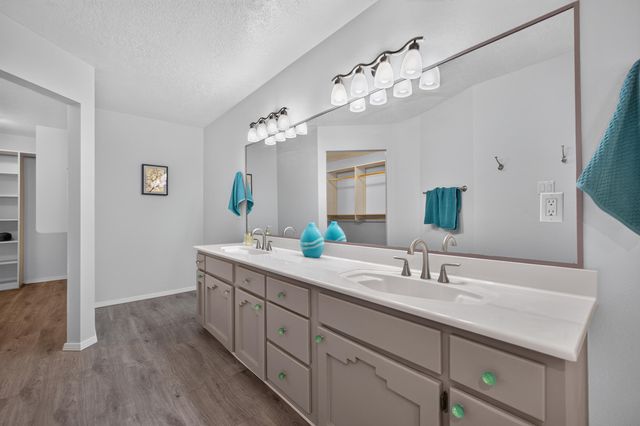 1400 Hillside Drive SW, Los Lunas, NM 87031
