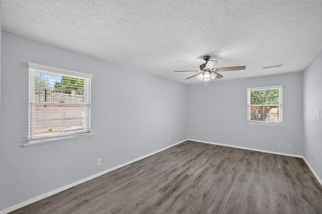 1400 Hillside Drive SW, Los Lunas, NM 87031
