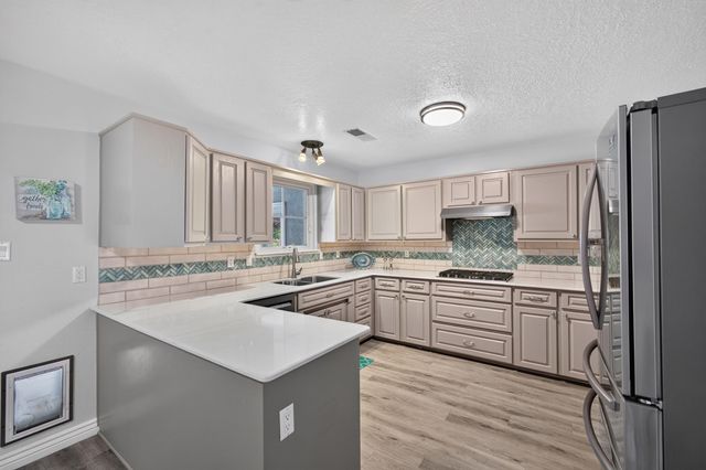 1400 Hillside Drive SW, Los Lunas, NM 87031