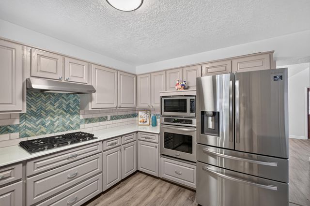 1400 Hillside Drive SW, Los Lunas, NM 87031