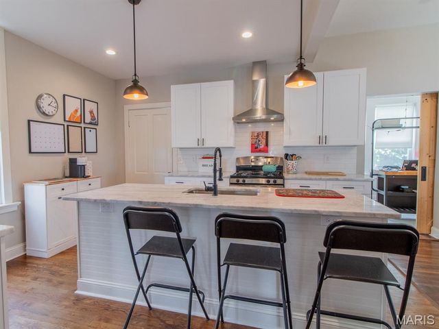 6454 Virginia Avenue, St Louis, MO 63111