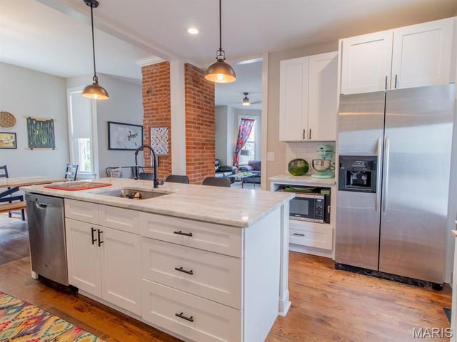 6454 Virginia Avenue, St Louis, MO 63111