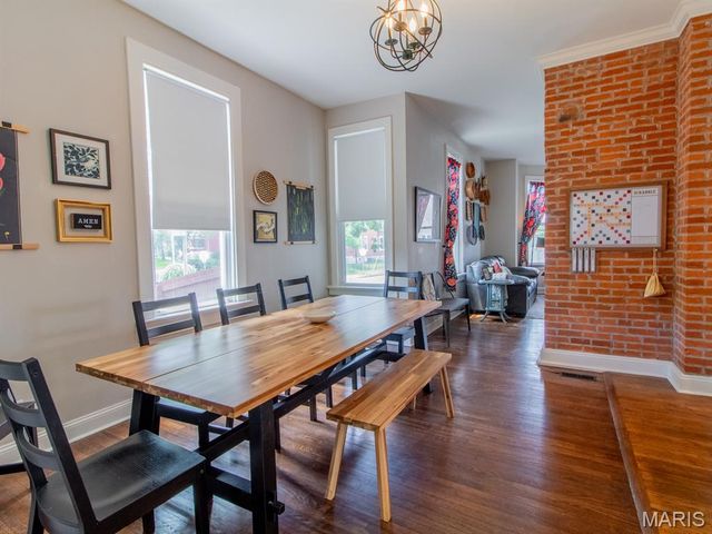 6454 Virginia Avenue, St Louis, MO 63111