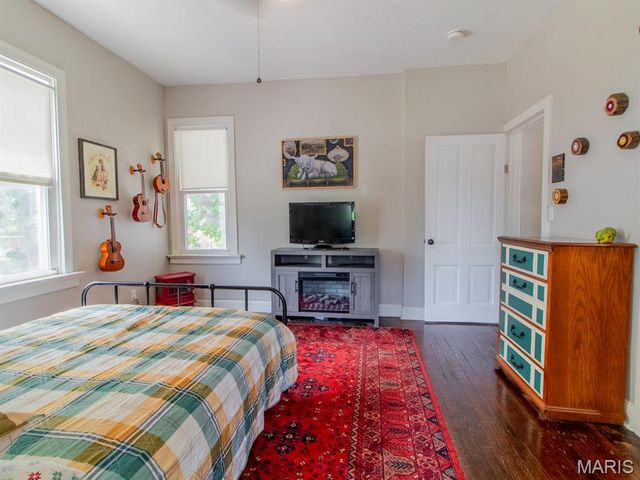 6454 Virginia Avenue, St Louis, MO 63111
