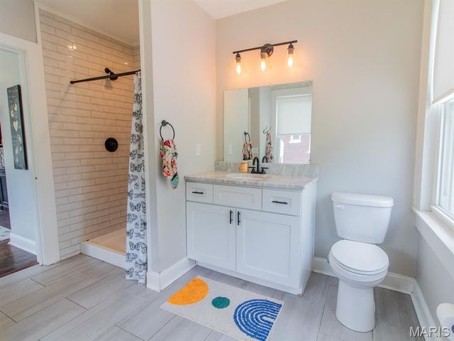 6454 Virginia Avenue, St Louis, MO 63111