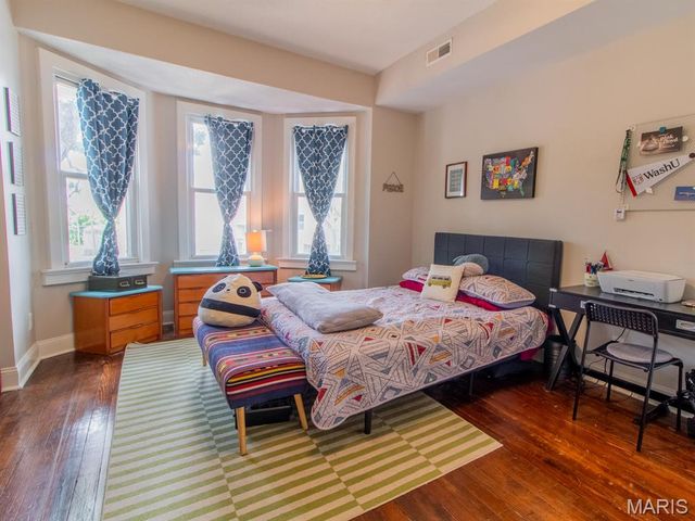 6454 Virginia Avenue, St Louis, MO 63111