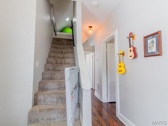 6454 Virginia Avenue, St Louis, MO 63111