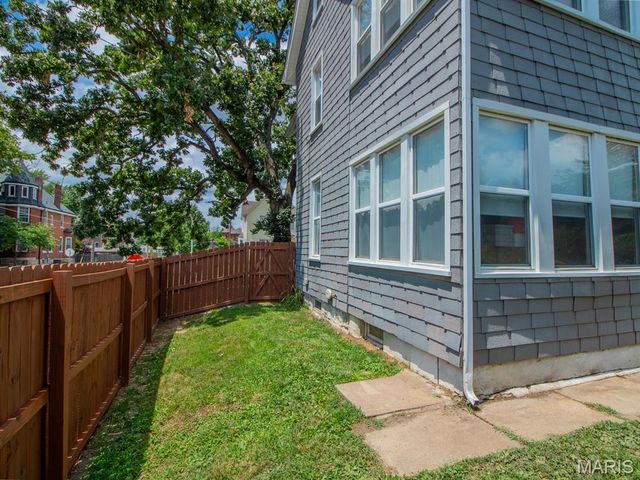 6454 Virginia Avenue, St Louis, MO 63111
