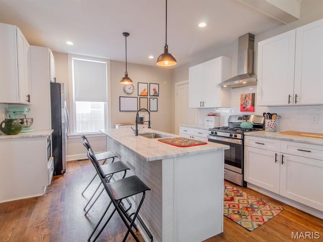 6454 Virginia Avenue, St Louis, MO 63111