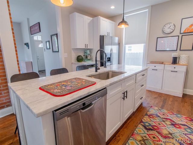 6454 Virginia Avenue, St Louis, MO 63111