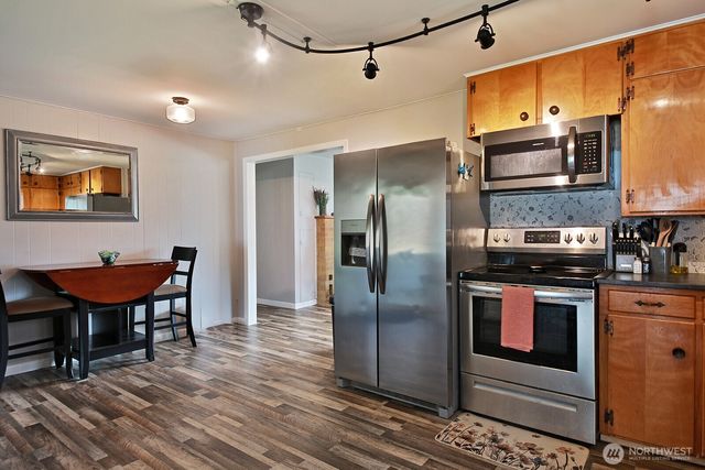 397 Lagoon Point Road, Greenbank, WA 98253
