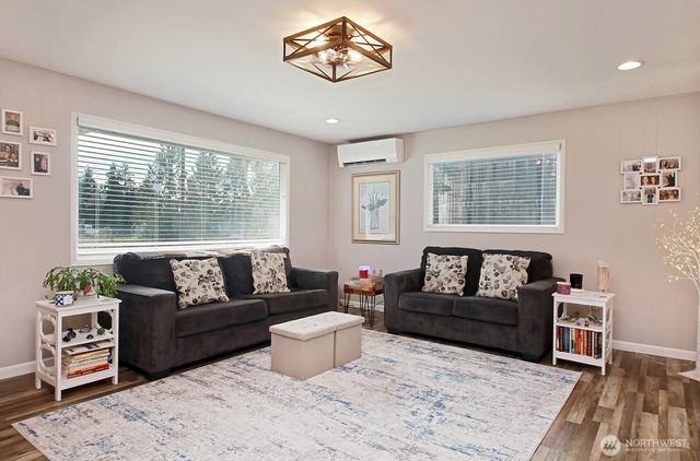 397 Lagoon Point Road, Greenbank, WA 98253