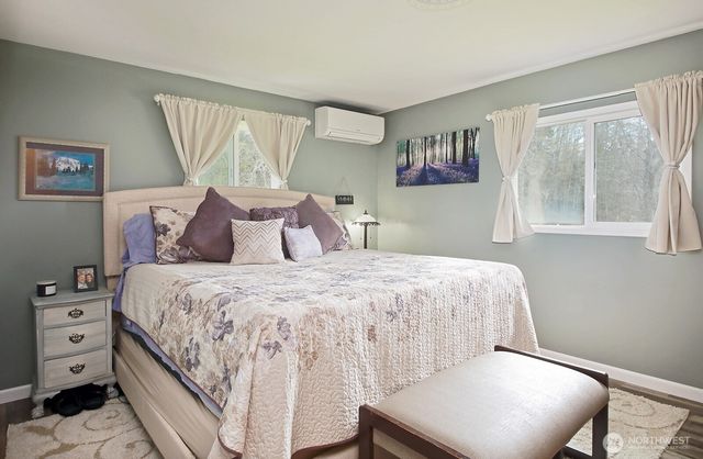 397 Lagoon Point Road, Greenbank, WA 98253