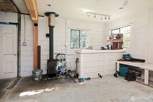 397 Lagoon Point Road, Greenbank, WA 98253