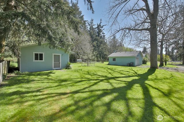 397 Lagoon Point Road, Greenbank, WA 98253