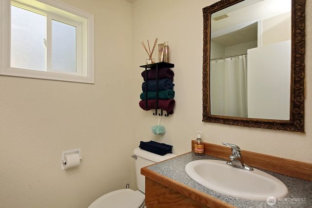 397 Lagoon Point Road, Greenbank, WA 98253