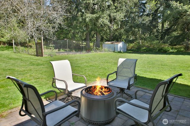 397 Lagoon Point Road, Greenbank, WA 98253