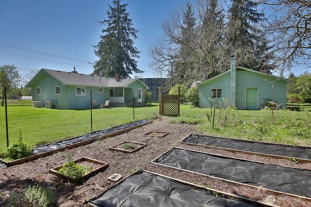 397 Lagoon Point Road, Greenbank, WA 98253