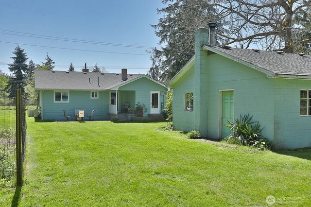 397 Lagoon Point Road, Greenbank, WA 98253